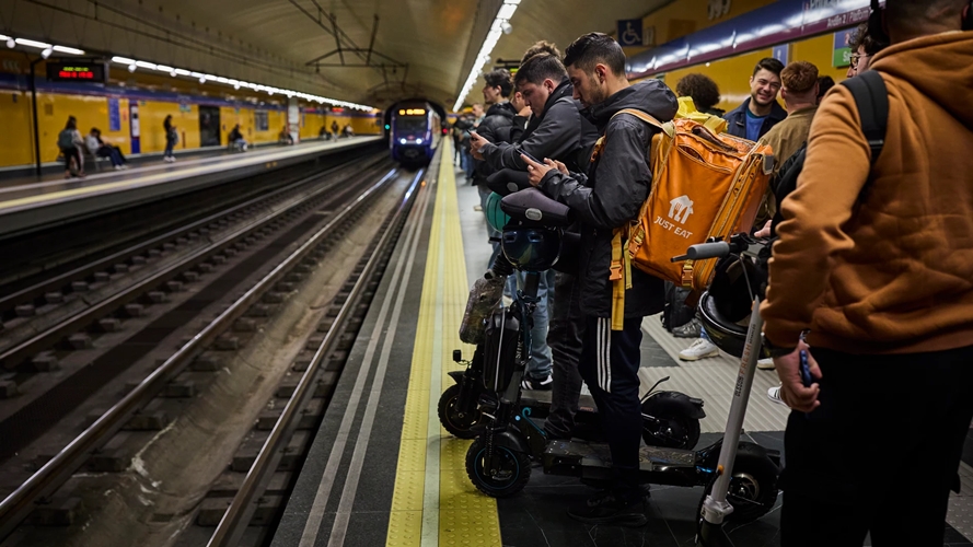 madrid prohibe los patinetes electricos en el transporte publico