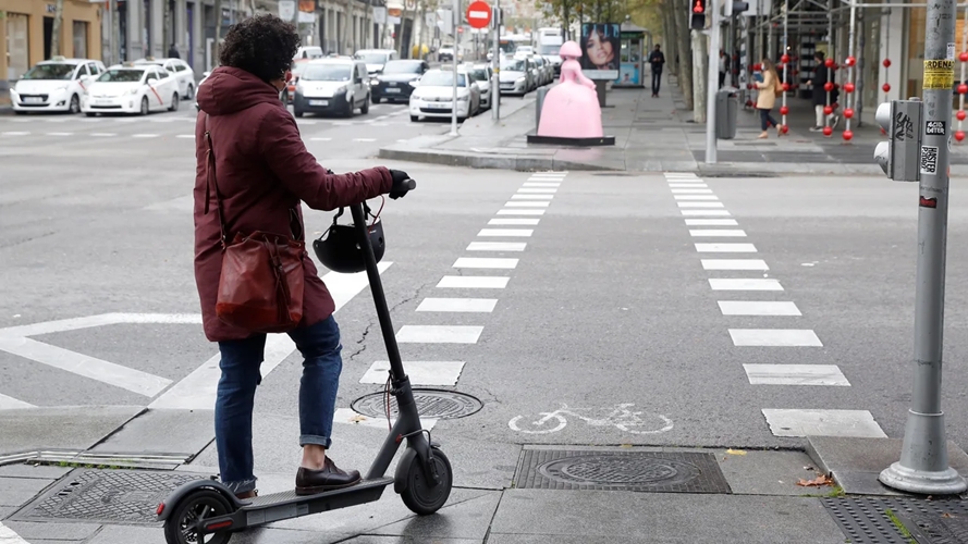 madrid prohibe los patinetes electricos en el transporte publico