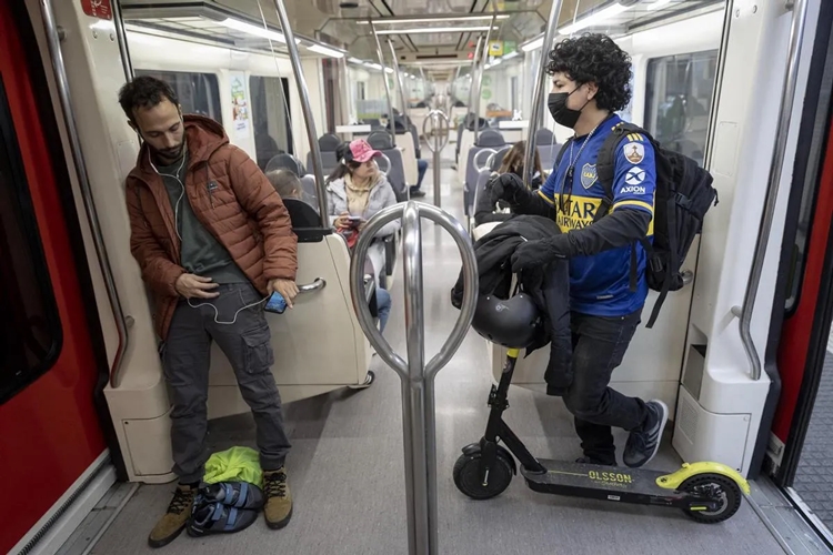 Prohibidos los patinetes eléctricos en los transportes públicos