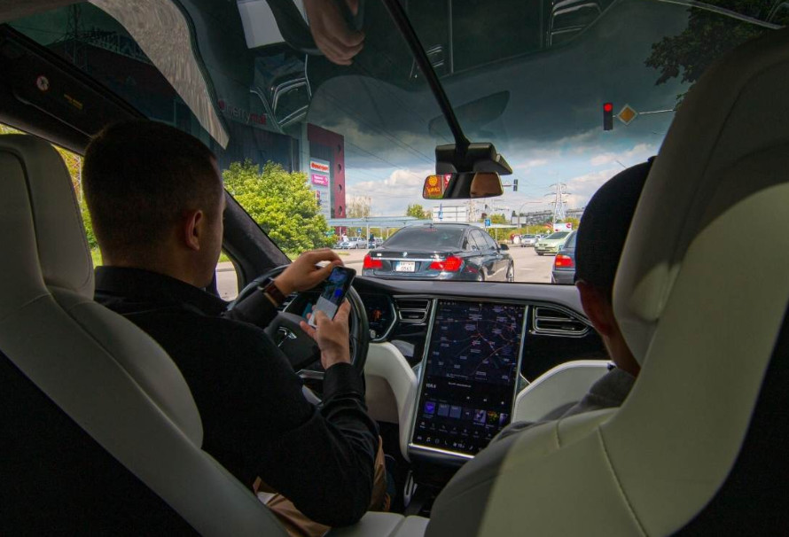 ventajas y desventajas de viajar en coche electrico