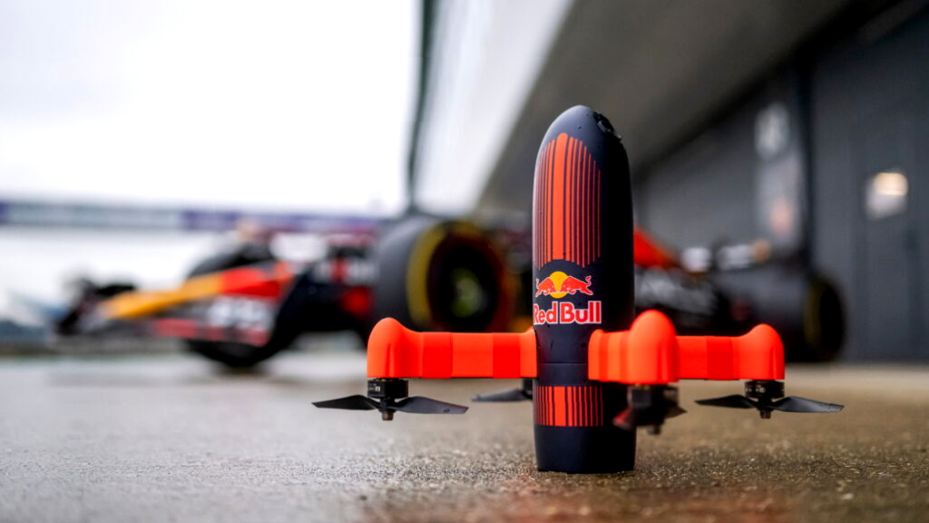 El dron con cámara más veloz del mundo sigue a Max Verstappen a 350 km/h